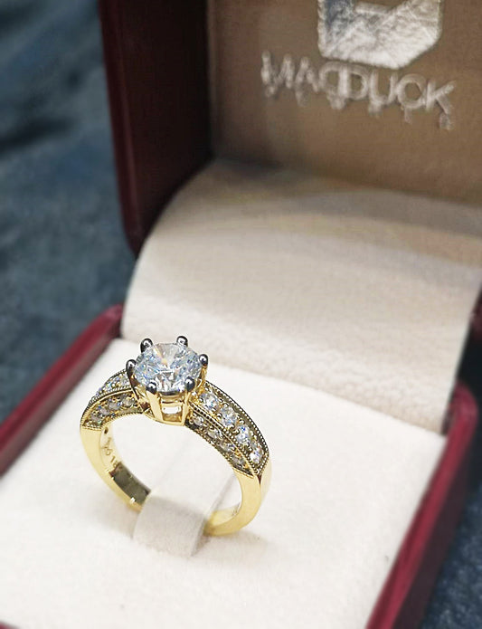 Madduckjewels แหวนทองคำแท้ 18K (ทอง 75%) CZ / โมอิส (Moissanite) / เพชร Lab Grown แหวนแต่งงาน แหวนหมั้น RG1571-Y18
