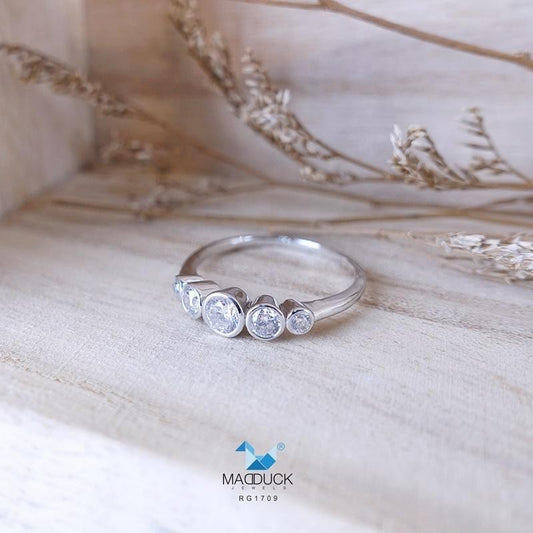 Women's ring – CZ in 9K white gold by Madduck Jewels