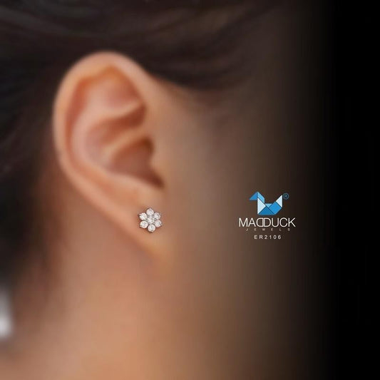 Elegant CZ Circle Stud Earrings in 925 Silver – Halo Style