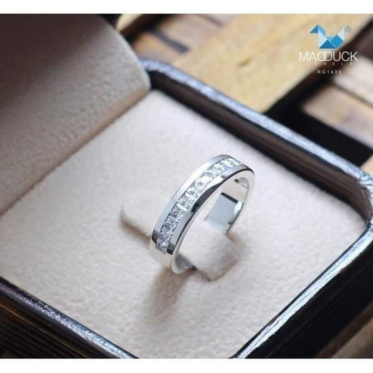 Unisex / male / female ring – CZ in 9K white gold by Madduck Jewels