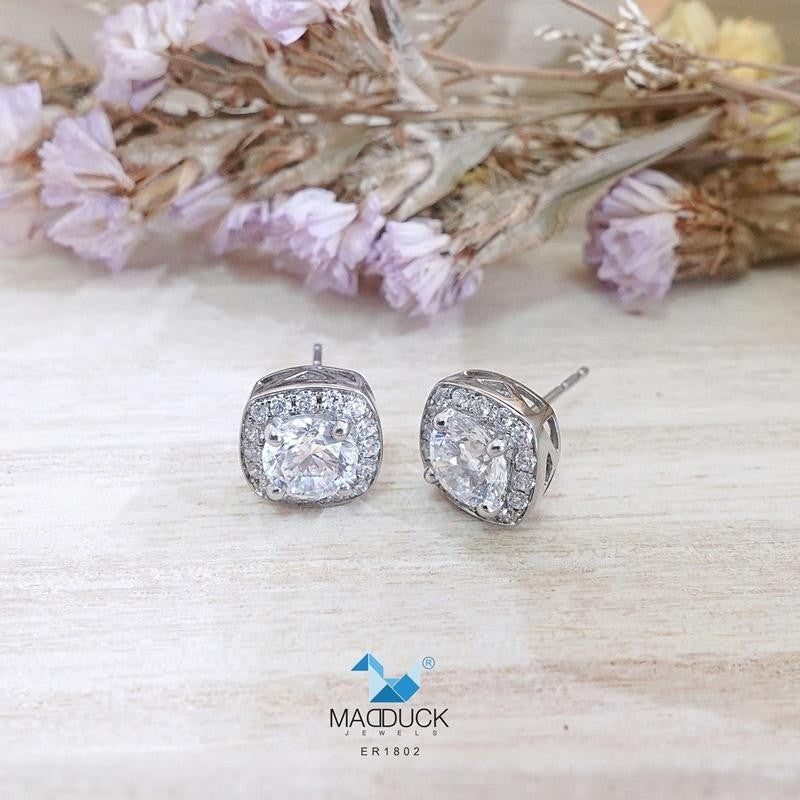 Elegant CZ Circle Stud Earrings in 925 Silver – Halo Style