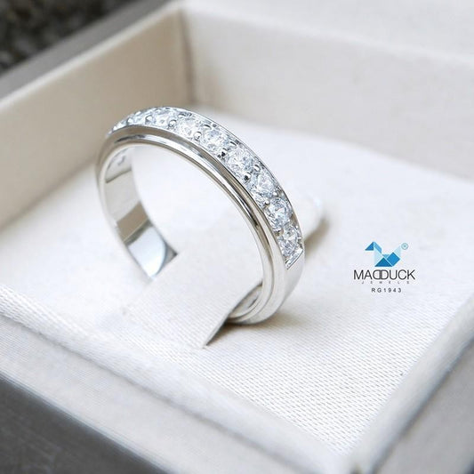 Unisex / male / female ring – CZ in 9K white gold by Madduck Jewels