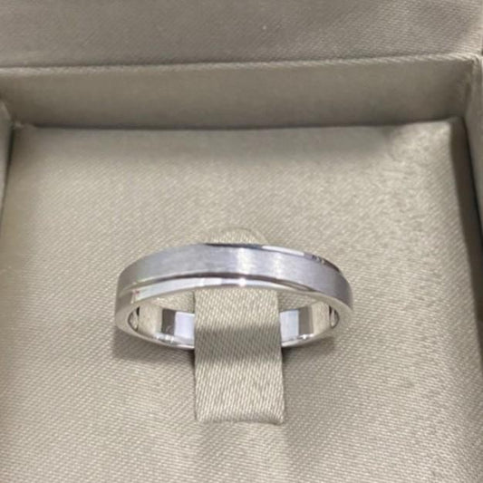 Unisex / male / female ring – CZ in 9K white gold by Madduck Jewels