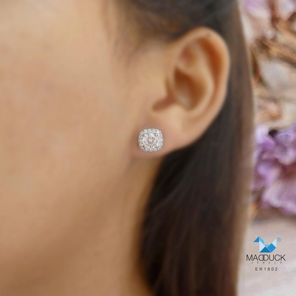 Elegant CZ Circle Stud Earrings in 925 Silver – Halo Style