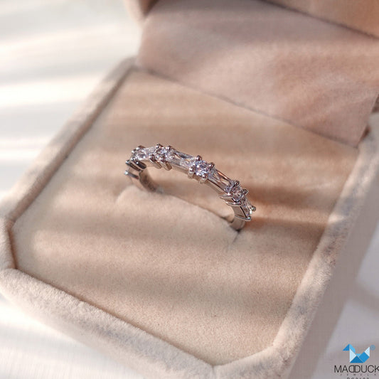 Women's ring – CZ in 9K white gold by Madduck Jewels