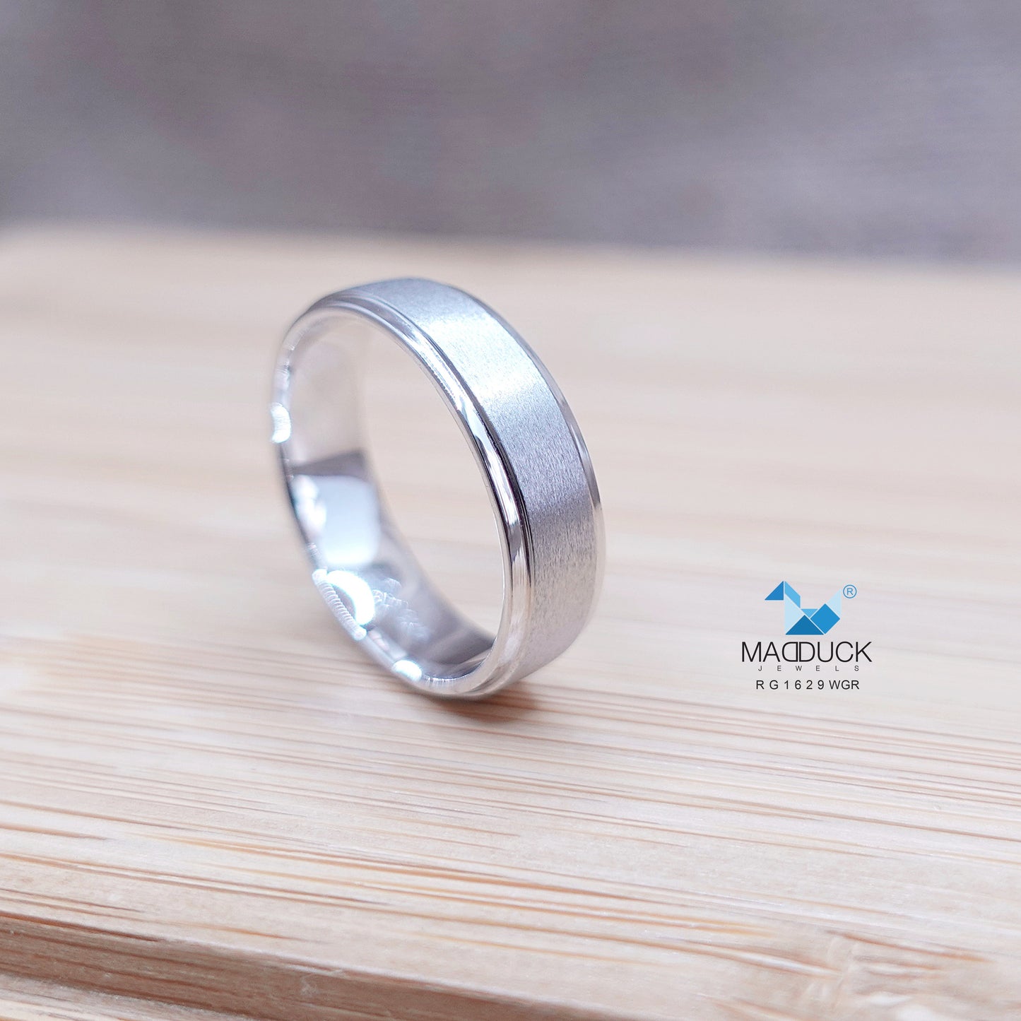Madduckjewels แหวนเงินแท้ ชุบโรเดียม RG1629WGR แหวนกว้าง 5.5mm หนา 1mm