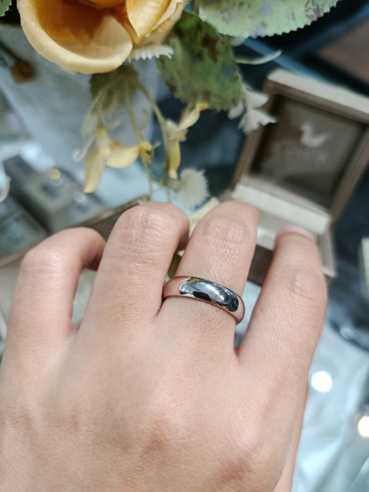 Madduckjewels แหวนทองขาวแท้ 9K (37.5%) แหวนเกลี้ยง หน้า 5 มม. ชุบโรเดียม แหวนแต่งงาน แหวนหมั้น RG1405-W09