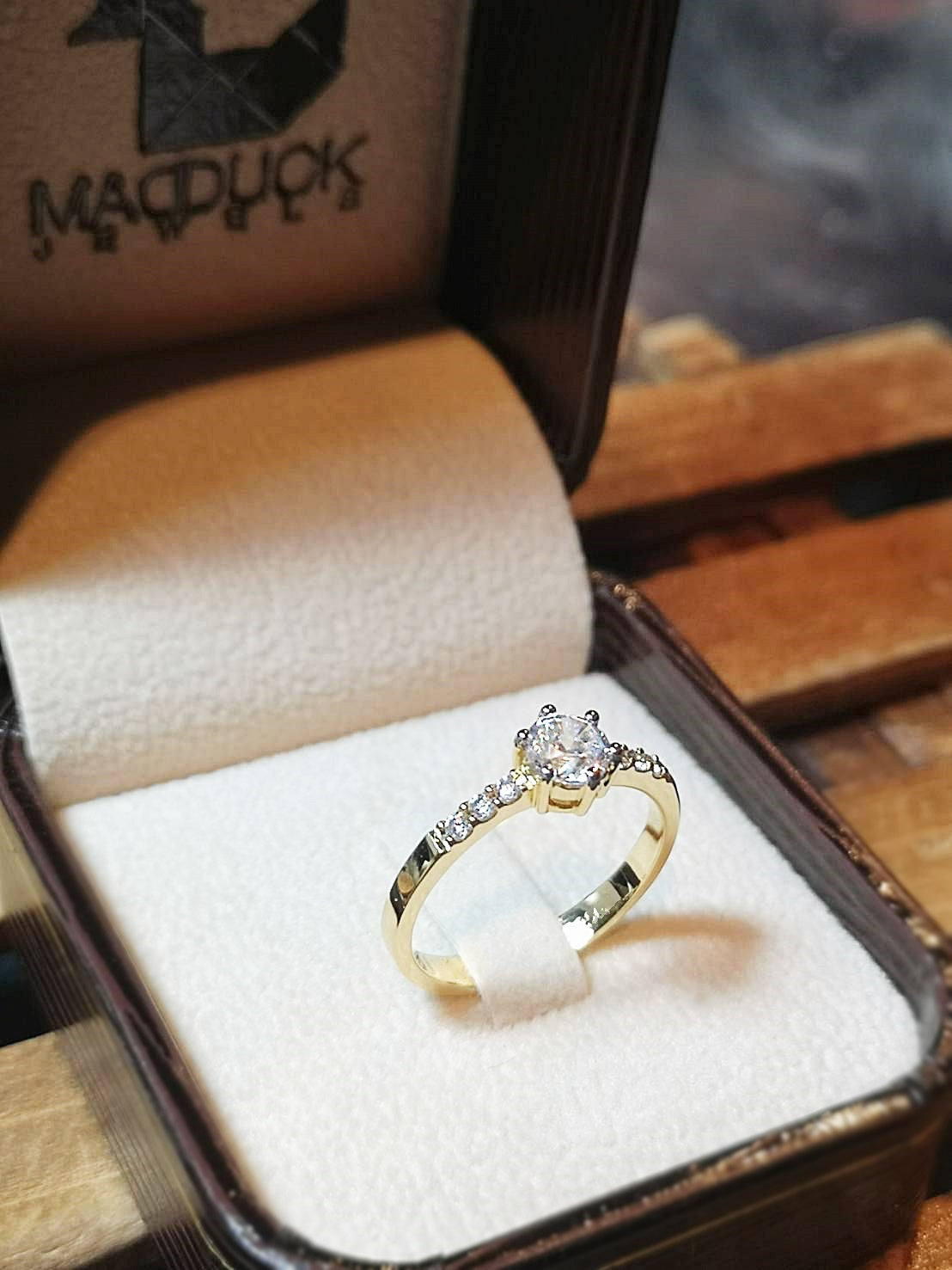 Madduckjewels แหวนทองคำแท้ 18K (ทอง 75%) CZ / โมอิส (Moissanite) / เพชร Lab Grown แหวนแต่งงาน แหวนหมั้น RG1530-Y18