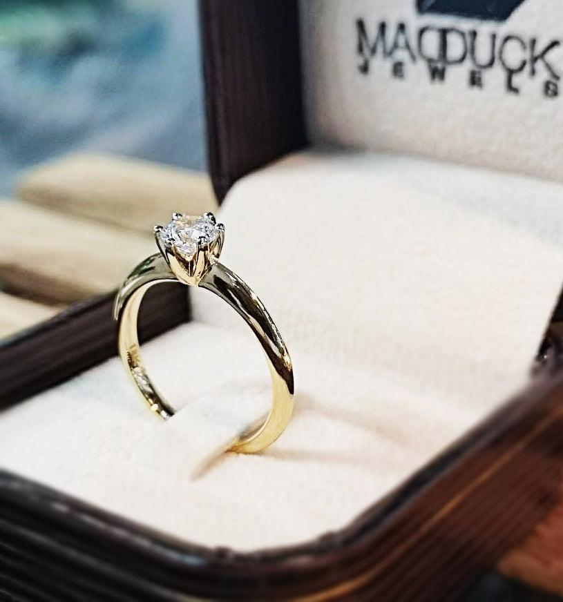 Madduckjewels แหวนทองคำแท้ 18K (ทอง 75%) CZ / โมอิส (Moissanite) / เพชร Lab Grown แหวนแต่งงาน แหวนหมั้น RG1544-Y18