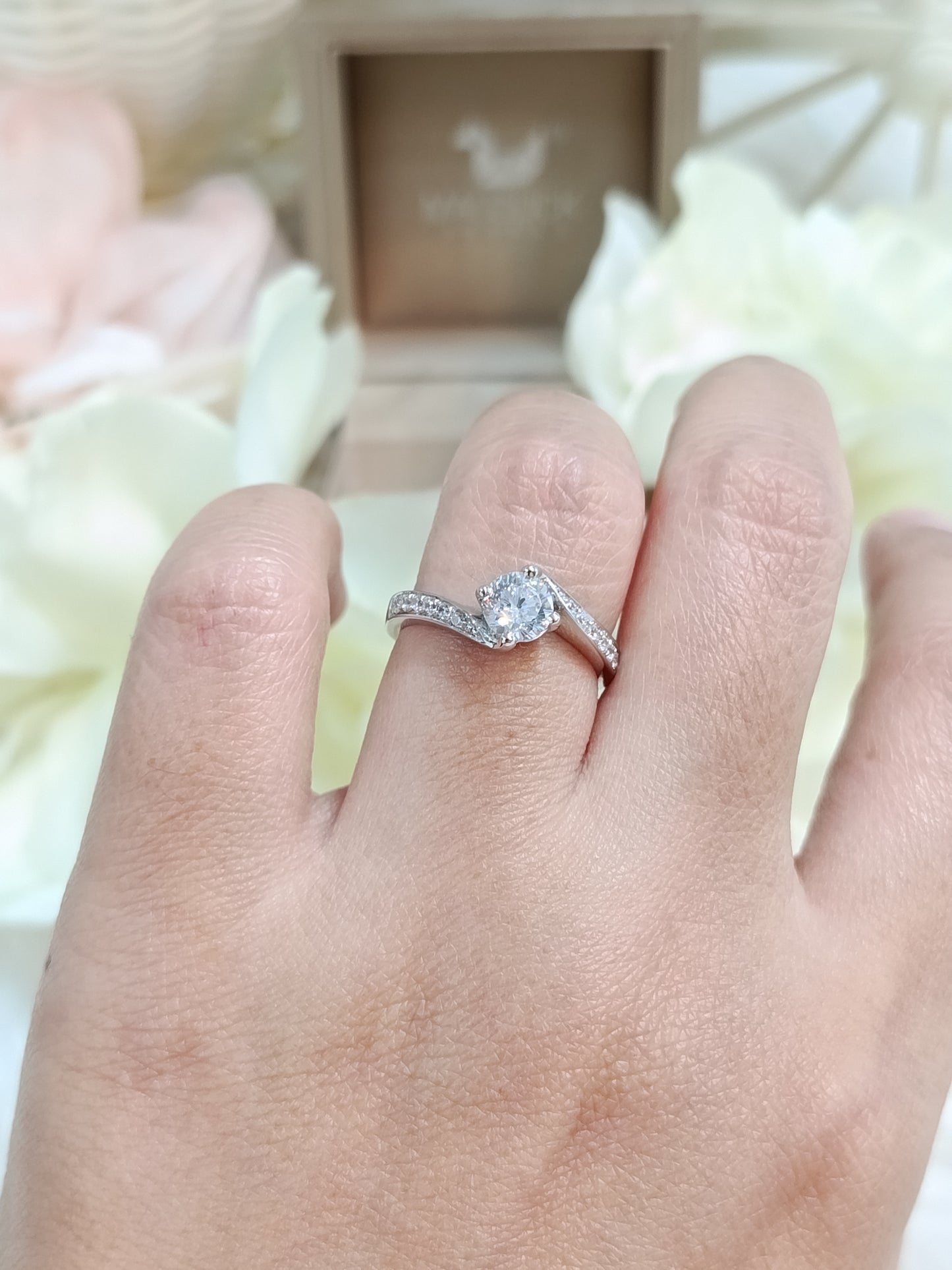 Madduckjewels แหวนเงินแท้ เพชร CZ ชุบโรเดียม RG1561