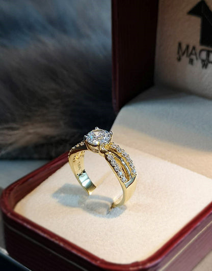 Madduckjewels แหวนทองคำแท้ 18K (ทอง 75%) CZ / โมอิส (Moissanite) / เพชร Lab Grown แหวนแต่งงาน แหวนหมั้น RG1567-Y18