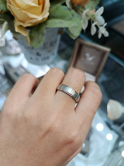 Madduckjewels แหวนเงินแท้ ชุบโรเดียม RG1718WGR แหวนกว้าง 6mm หนา 1.8mm