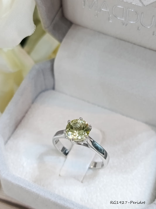 Madduckjewels แหวนพลอยแท้ เพอริดอต (Peridot) เม็ดยอด 6.5 มิล | Peridot Solitaire Ring | เงินแท้ 925 ชุบโรเดียม RG1927-pr