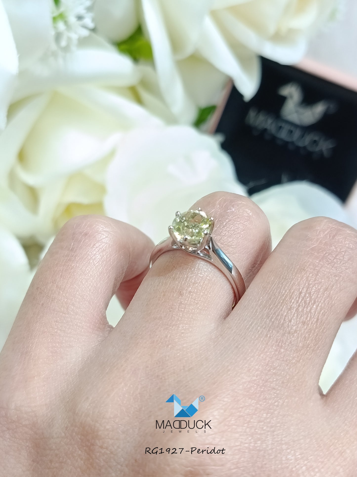 Madduckjewels แหวนพลอยแท้ เพอริดอต (Peridot) เม็ดยอด 6.5 มิล | Peridot Solitaire Ring | เงินแท้ 925 ชุบโรเดียม RG1927-pr