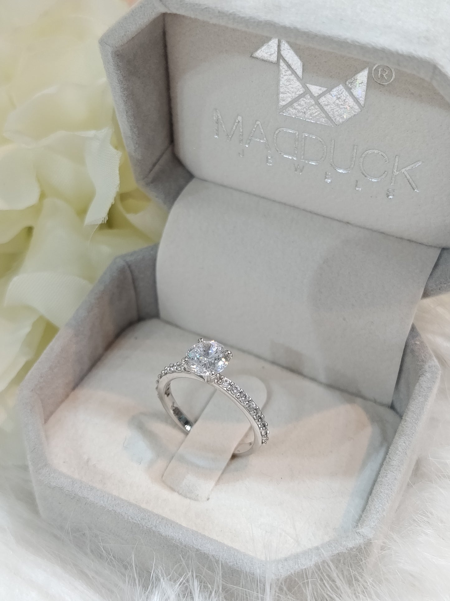 Madduckjewels แหวนเงินแท้ เพชร CZ ชุบโรเดียม RG2203