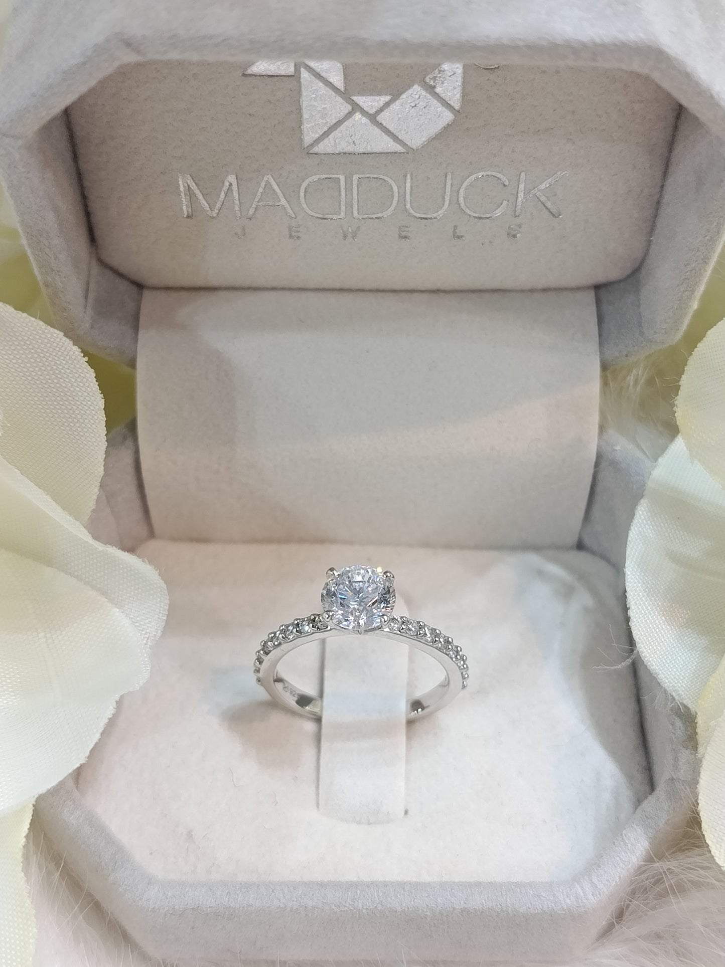 Madduckjewels แหวนเงินแท้ เพชร CZ ชุบโรเดียม RG2203