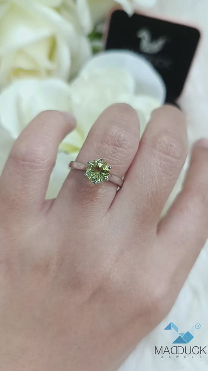 Madduckjewels แหวนพลอยแท้ เพอริดอต (Peridot) เม็ดยอด 6.5 มิล | Peridot Solitaire Ring | เงินแท้ 925 ชุบโรเดียม RG1927-pr