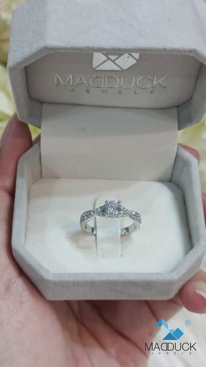 Madduckjewels RG2204 แหวนเงินแท้ 925 CZ / โมอิส (Moissanite) / เพชรแลป (Lab Grown) ชุบโรเดียม แหวนแต่งงาน แหวนหมั้น