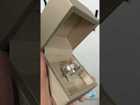 Madduckjewels แหวนเงินแท้ เพชร CZ ชุบโรเดียม RG1418WGR แหวนกว้าง 6mm