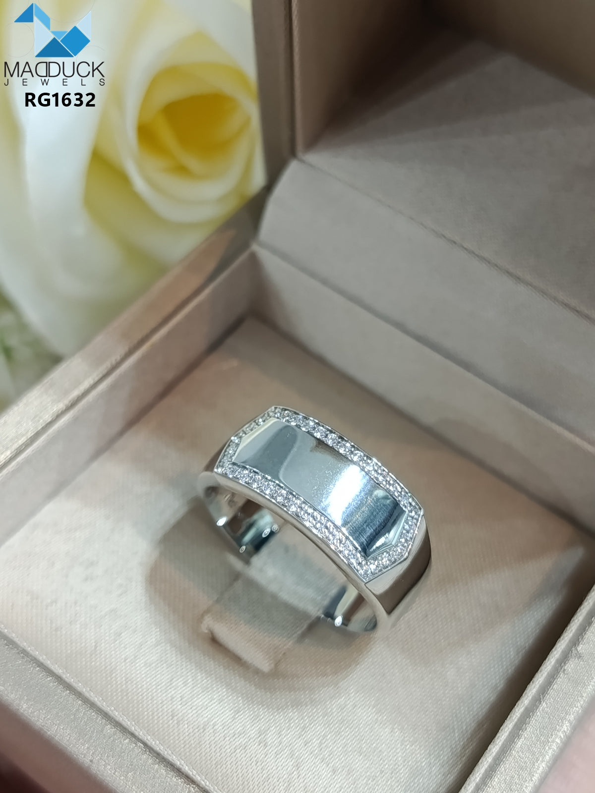 Madduckjewels แหวนทองขาวแท้ 9K (37.5%) CZ / โมอิส (Moissanite) / เพชร Lab Grown ชุบโรเดียม แหวนแต่งงาน แหวนหมั้น RG1632-W09