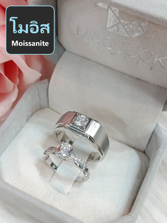 โมอิส Moissanite RG1826WGR-RG1606 แหวนคู่เงินแท้ 925 ชุบโรเดียม Madduckjewels แหวนแต่งงาน แหวนคู่รัก