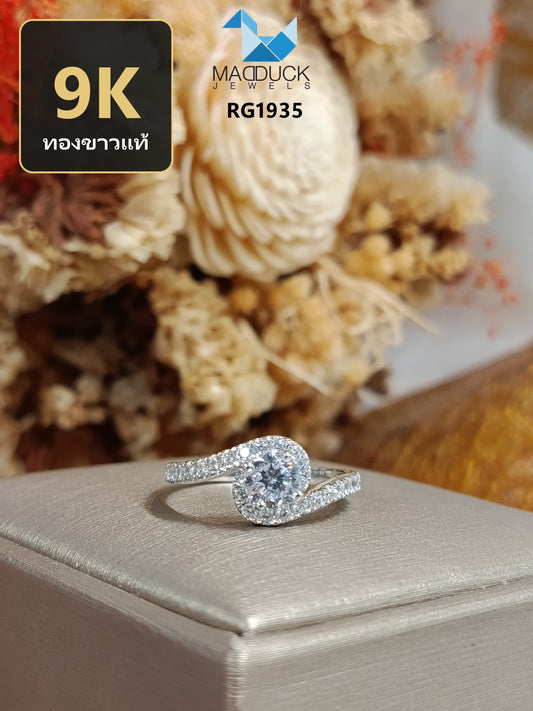 Madduckjewels แหวนทองขาวแท้ 9K (37.5%) CZ / โมอิส (Moissanite) / เพชร Lab Grown ชุบโรเดียม แหวนแต่งงาน แหวนหมั้น RG1935-W09