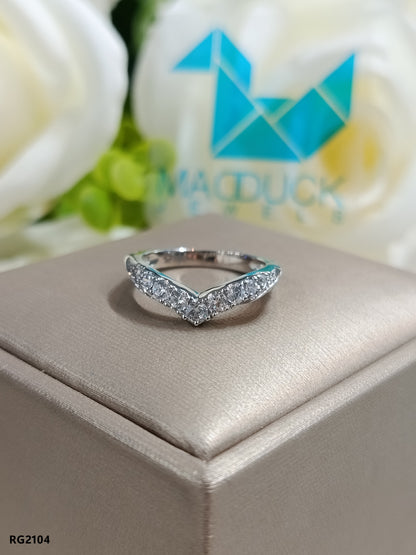 Madduckjewels แหวนทองขาวแท้ 9K (37.5%) CZ / โมอิส (Moissanite) / เพชร Lab Grown ชุบโรเดียม แหวนแต่งงาน แหวนหมั้น RG2104-W09