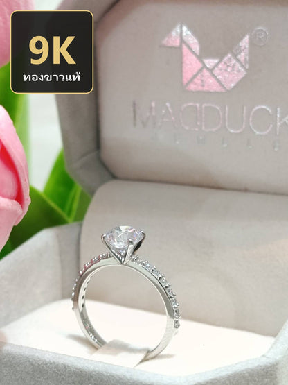 Madduckjewels แหวนทองขาวแท้ 9K (37.5%) CZ / โมอิส (Moissanite) / เพชร Lab Grown ชุบโรเดียม แหวนแต่งงาน แหวนหมั้น RG2203-W09