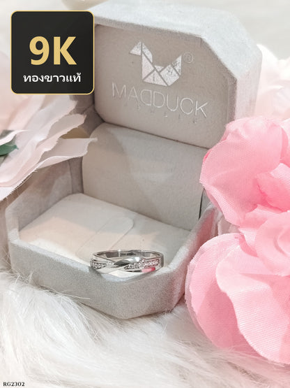 Madduckjewels แหวนทองขาวแท้ 9K (37.5%) CZ / โมอิส (Moissanite) / เพชร Lab Grown ชุบโรเดียม แหวนแต่งงาน แหวนหมั้น RG2302-W09