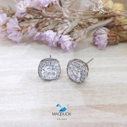 Elegant CZ Circle Stud Earrings in 925 Silver – Halo Style
