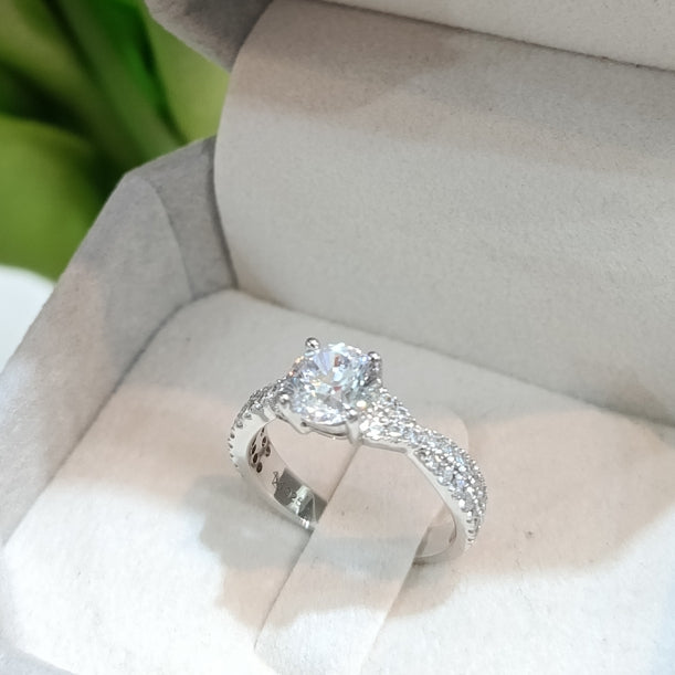 Madduckjewels RG2205 แหวนเงินแท้ 925 CZ / โมอิส (Moissanite) / เพชรแลป (Lab Grown) ชุบโรเดียม แหวนแต่งงาน แหวนหมั้น
